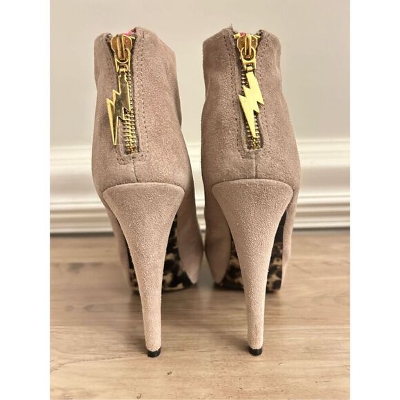 Betsy Johnson Thanee Booties Platform Taupe Suede 6.5M - Picture 4 of 13